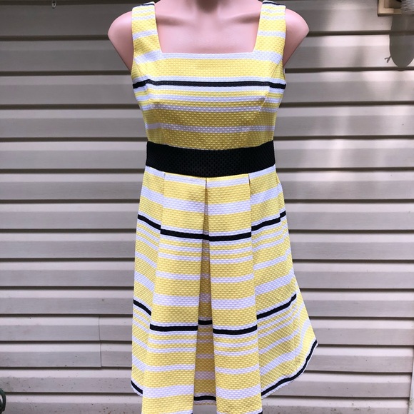 Danny & Nicole Dresses & Skirts - 50. Danny & Nicole Sleeveless Fit & Flare Dress Size 2P, O-5